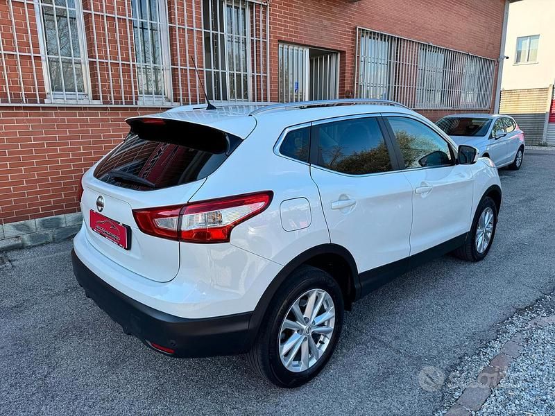 Usata Nissan Qashqai Acenta 131 CV (96 kW) 2017 Bianco SUV