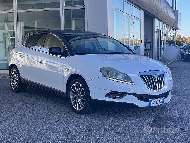 Begagnad Lancia Delta 120 HK (88 kW) 2010 Vit Halvkombi