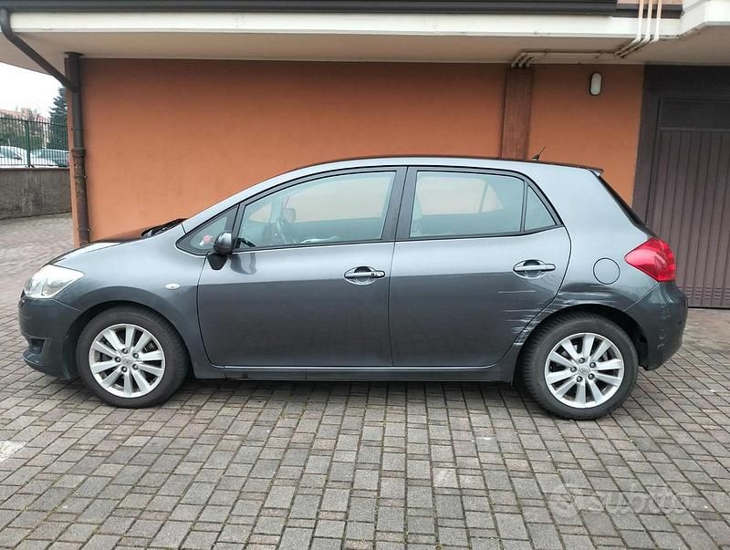 Usata Toyota Auris 126 CV (92 kW) 2007 Grigio Utilitaria