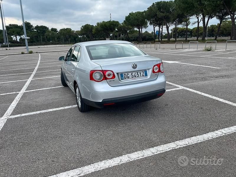 Usata VW Jetta Comfortline 105 CV (77 kW) 2007 Grigio Berlina
