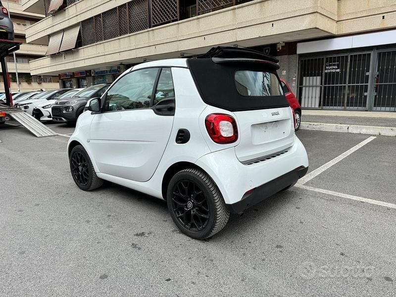 Usata Smart ForTwo Cabrio Passion 90 CV (66 kW) 2019 Bianco Cabrio