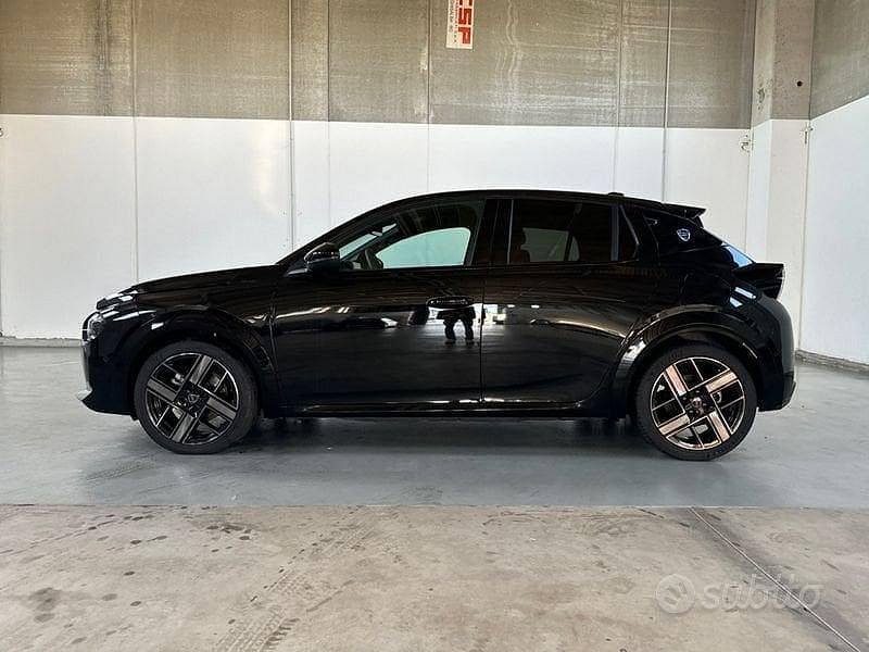 Usata Lancia Ypsilon 114 kW (156 CV) 2024 Nero Utilitaria