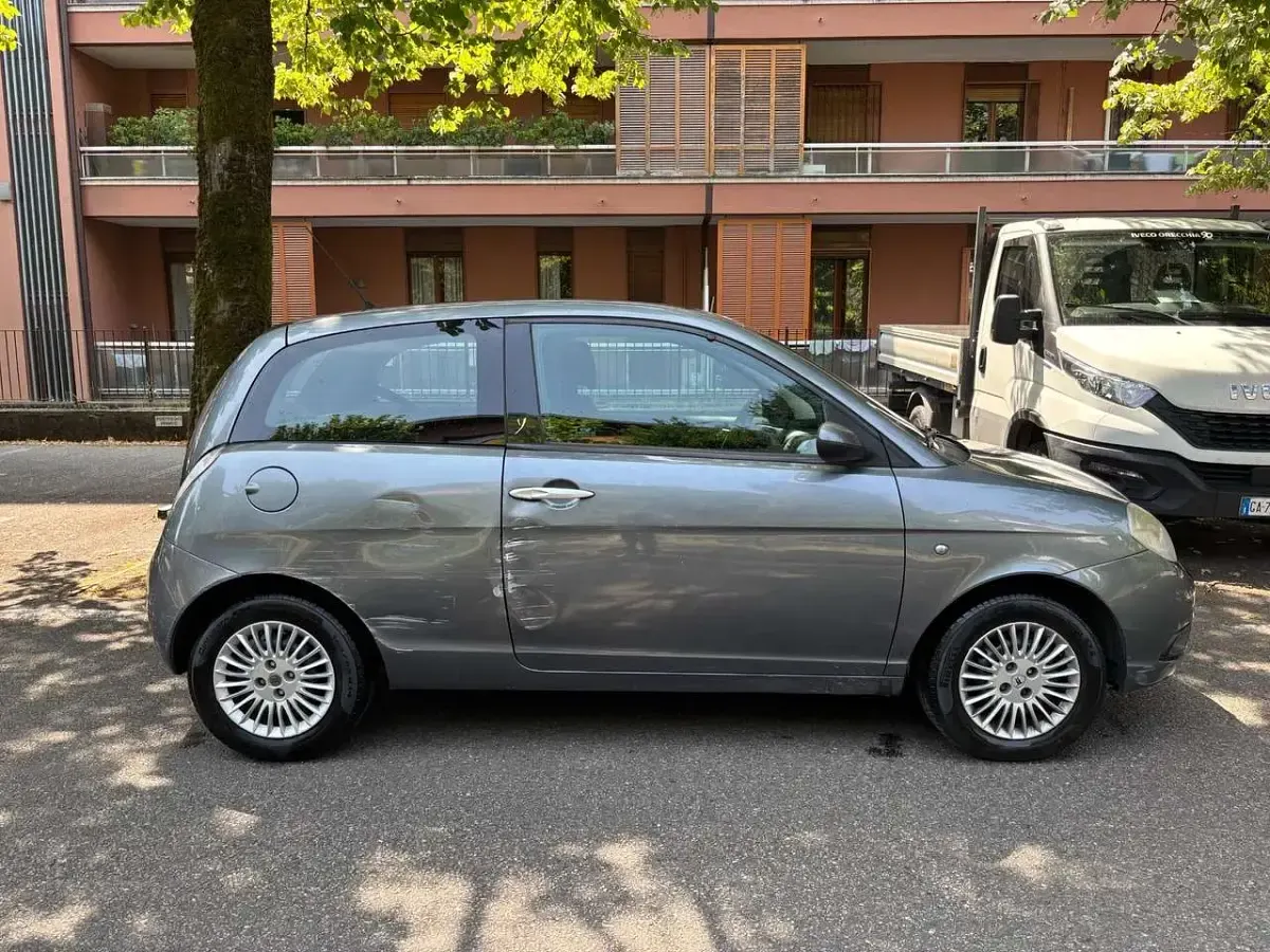 Usata Lancia Ypsilon 75 CV (55 kW) 2007 Grigio Utilitaria