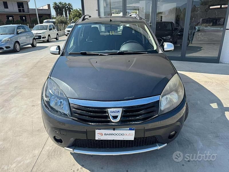 Usata Dacia Sandero Stepway 90 CV (66 kW) 2011 Grigio Berlina