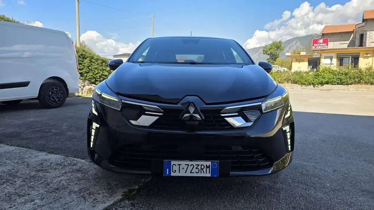 Usata Mitsubishi Colt Invite 91 CV (66 kW) 2023 Nero Utilitaria