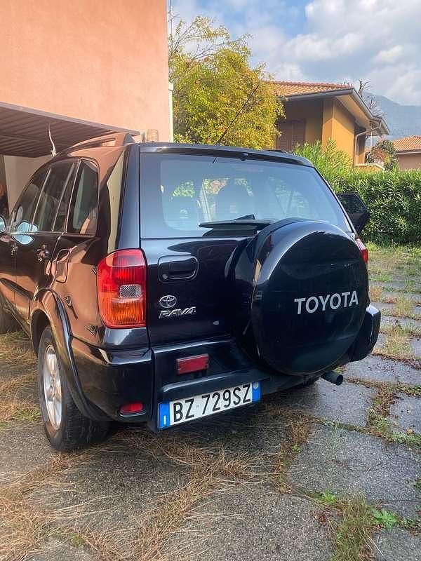 Usata Toyota RAV4 116 CV (85 kW) 2002 Nero SUV