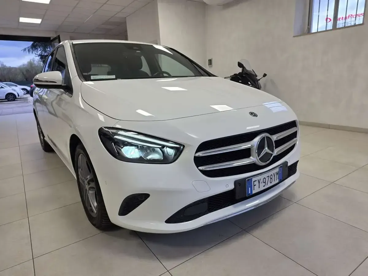 Usata Mercedes B180 116 CV (85 kW) 2019 Bianco Utilitaria
