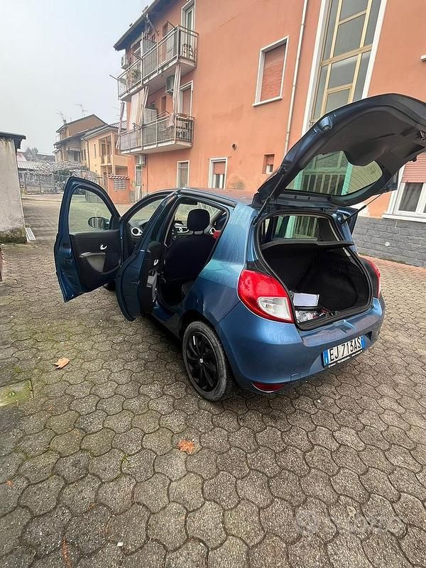 Usata Renault Clio II 2011 Blu Berlina