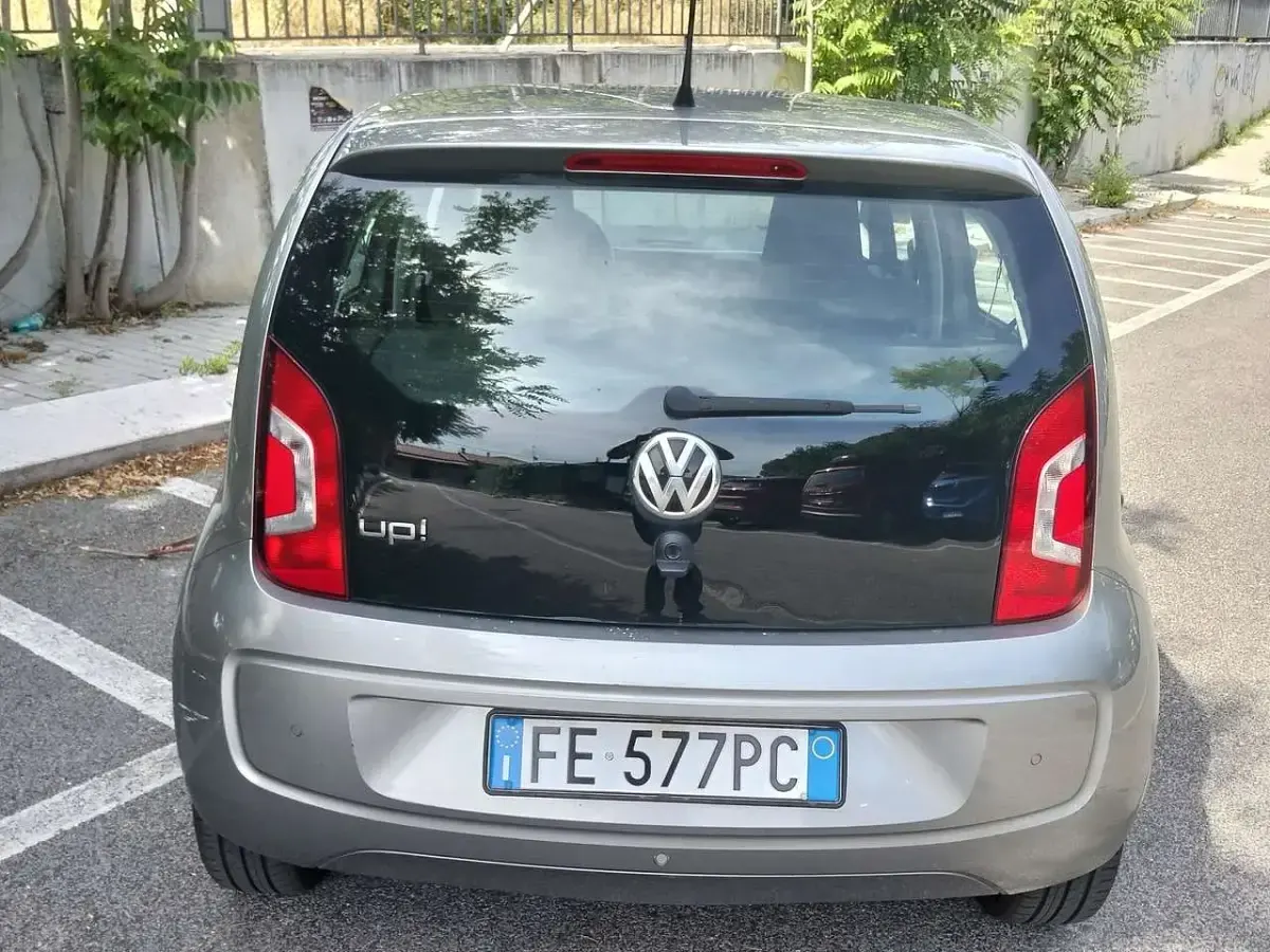 Usata VW up! Highline 75 CV (55 kW) 2016 Grigio Utilitaria