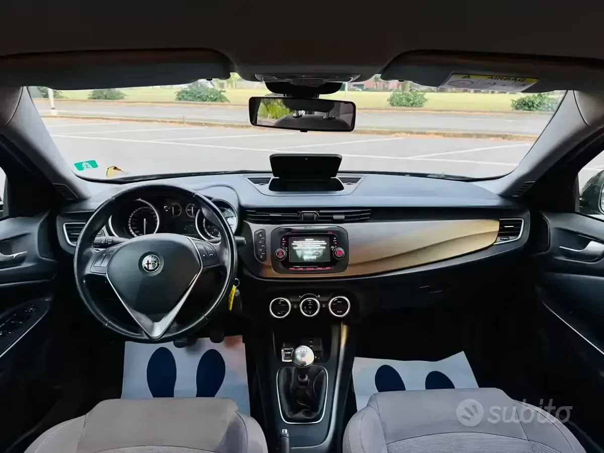Usata Alfa Romeo Giulietta Progression 120 CV (88 kW) 2015 Marrone Utilitaria