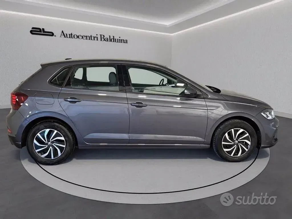 Usata VW Polo Life 80 CV (58 kW) 2023 Smoky grey metalizzato Utilitaria