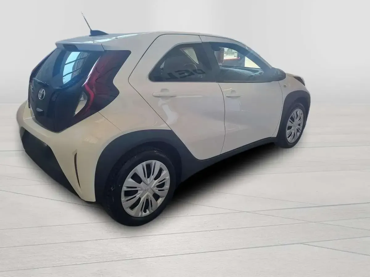 Usata Toyota Aygo X Active 72 CV (52 kW) 2024 Bianco SUV