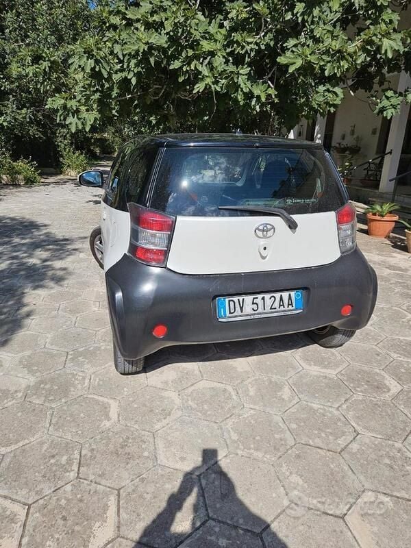 Begagnad Toyota iQ 98 HK (72 kW) 2009 Halvkombi