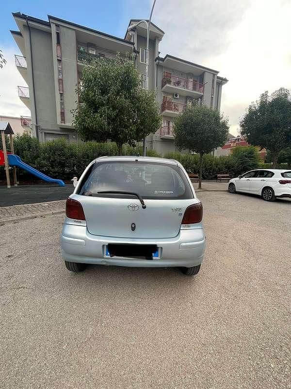 Usata Toyota Yaris Sol 75 CV (55 kW) 2004 Utilitaria