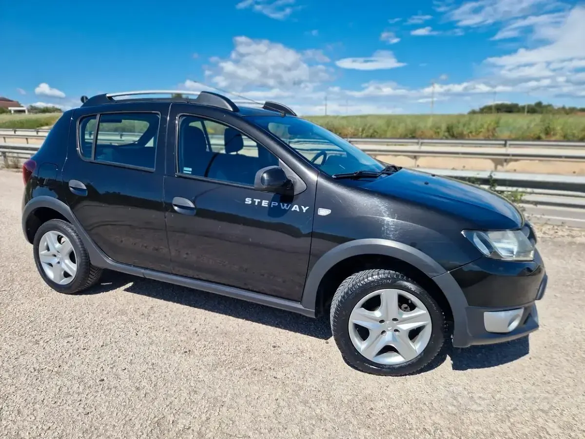 Usata Dacia Sandero Stepway 90 CV (66 kW) 2014 Grigio Berlina