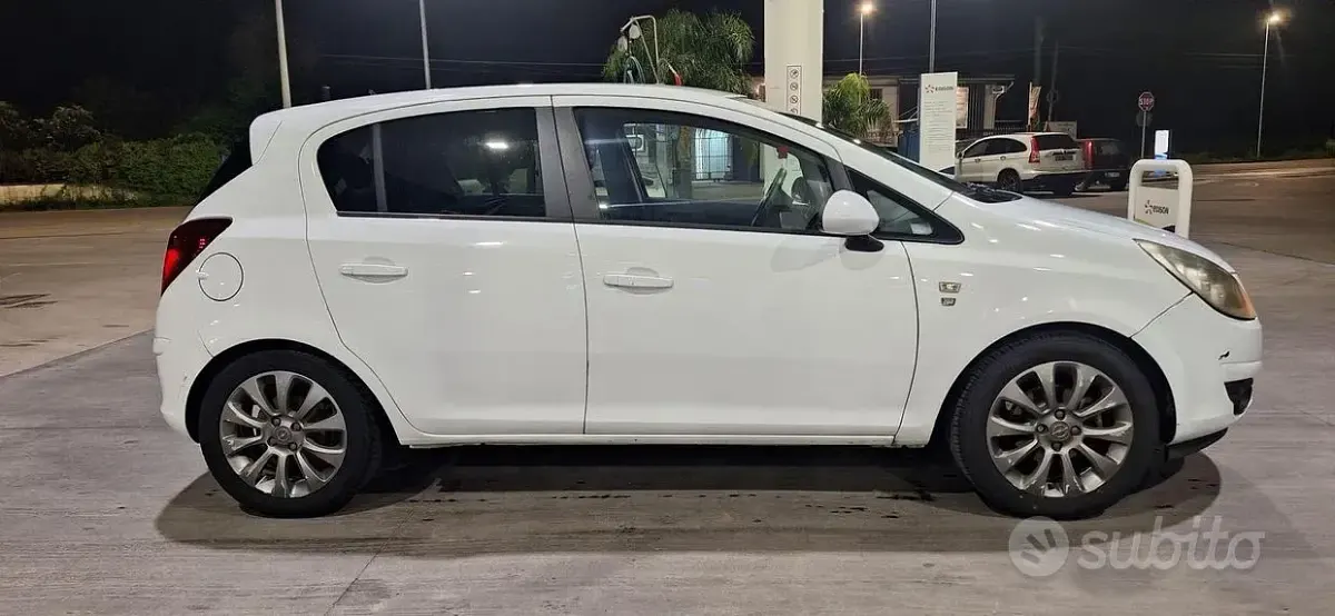 Usata Opel Corsa 75 CV (55 kW) 2010 Bianco Utilitaria