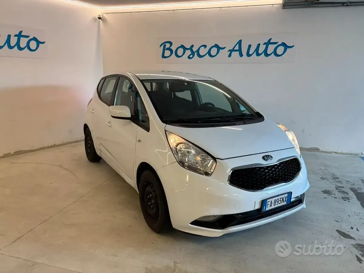 Usata Kia Venga 90 CV (66 kW) 2015 Bianco Utilitaria