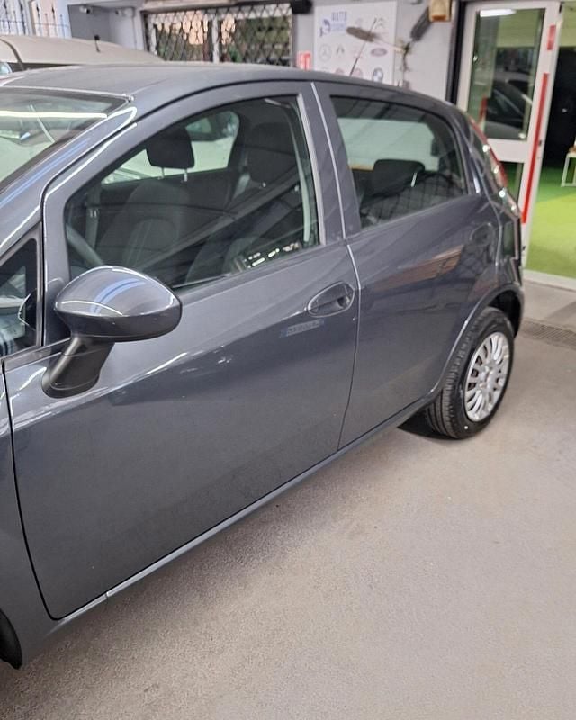 Usata Fiat Punto Lounge 77 CV (56 kW) 2015 Grigio Berlina
