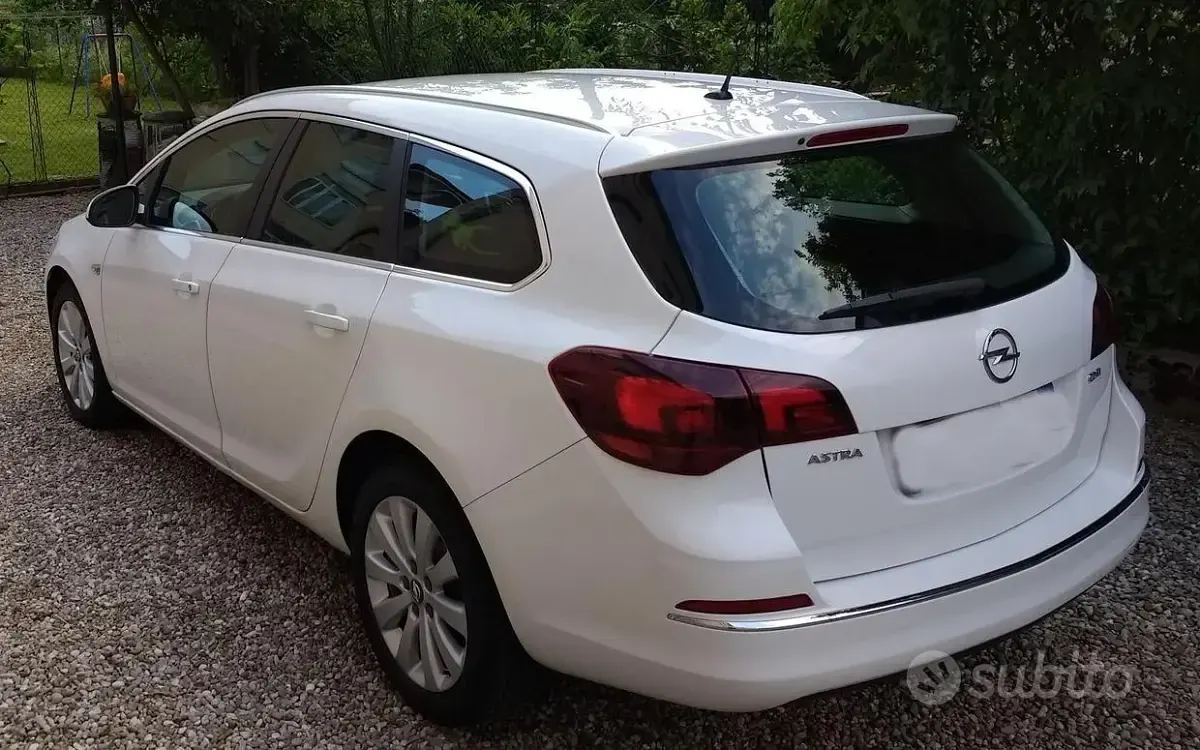 Usata Opel Astra 130 CV (95 kW) 2014 Bianco Station wagon