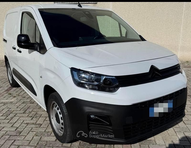 Usata Citroën Berlingo 131 CV (96 kW) 2023 Bianco Monovolume