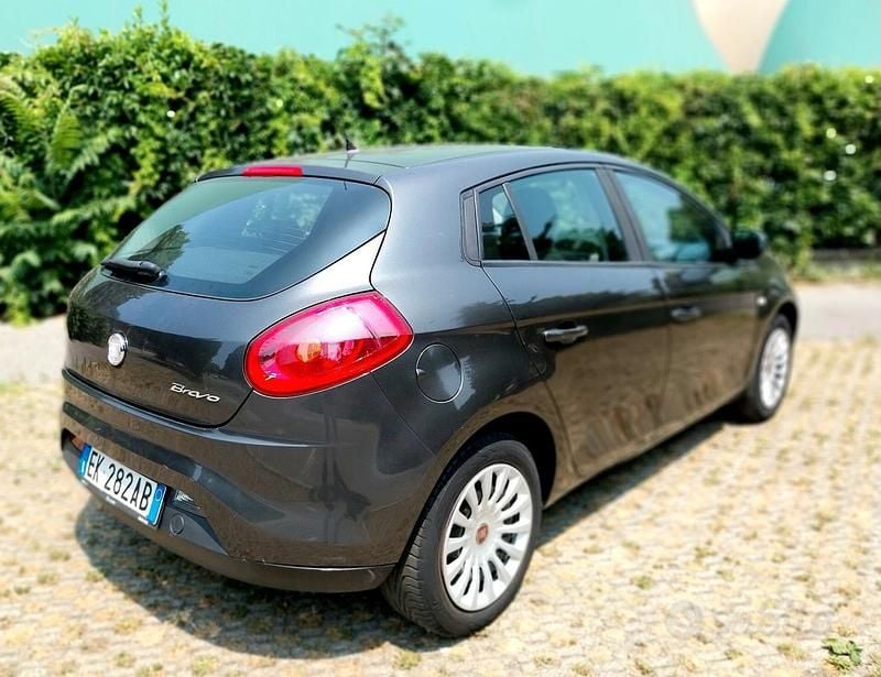 Usata Fiat Bravo Dynamic 89 CV (65 kW) 2011 Grigio Utilitaria
