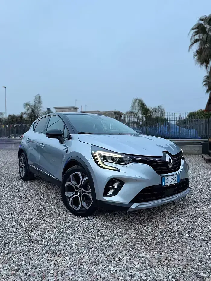 Usata Renault Captur 101 CV (74 kW) 2020 Grigio SUV