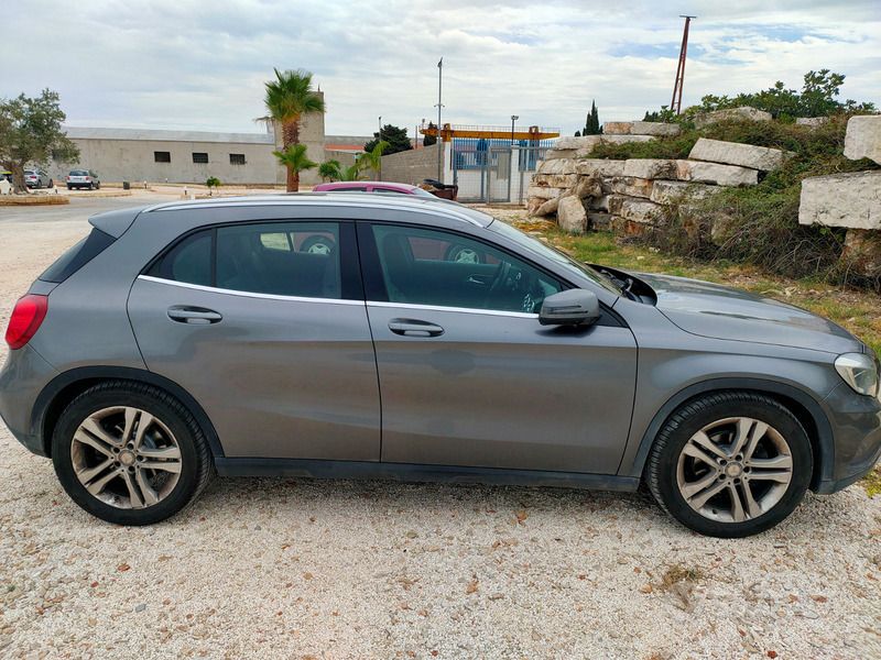 Usata Mercedes GLA200 Sport 170 CV (125 kW) 2016 Grigio SUV