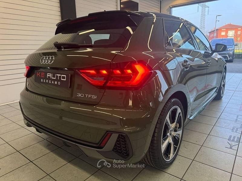Nuova Audi A1 S-Line 116 CV (85 kW) 2026 Verde SUV