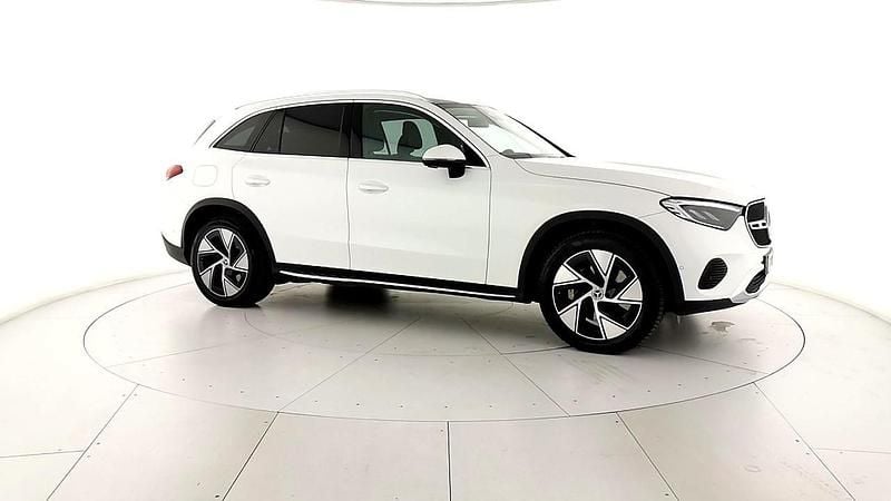 Usata Mercedes GLC300 Advanced Plus 197 CV (144 kW) 2024 Bianco diamante designo SUV