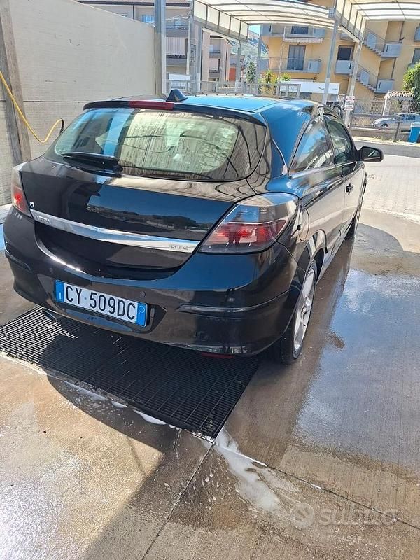 Usata Opel Astra 101 CV (74 kW) 2005 Nero Coupé