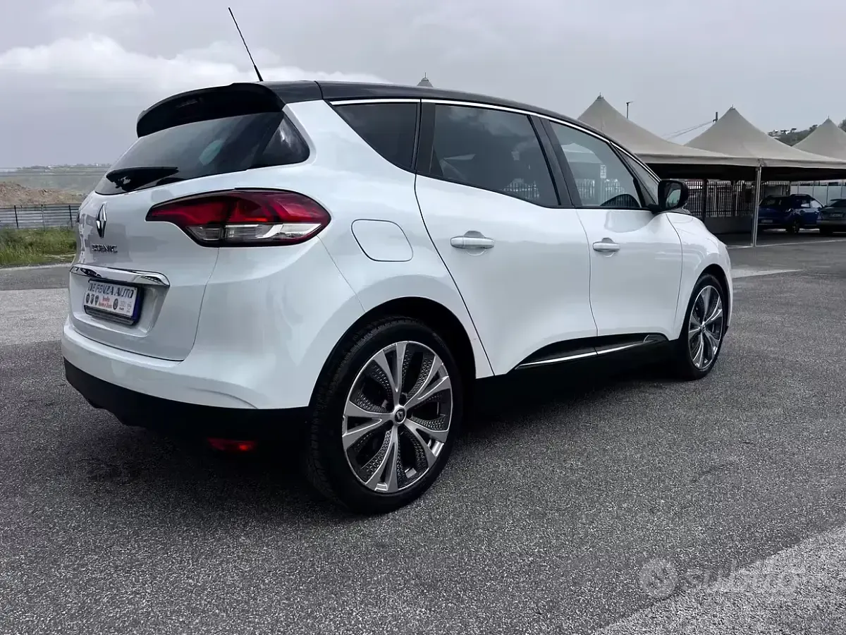 Usata Renault Scénic Intens 110 CV (80 kW) 2017 Bianco Monovolume