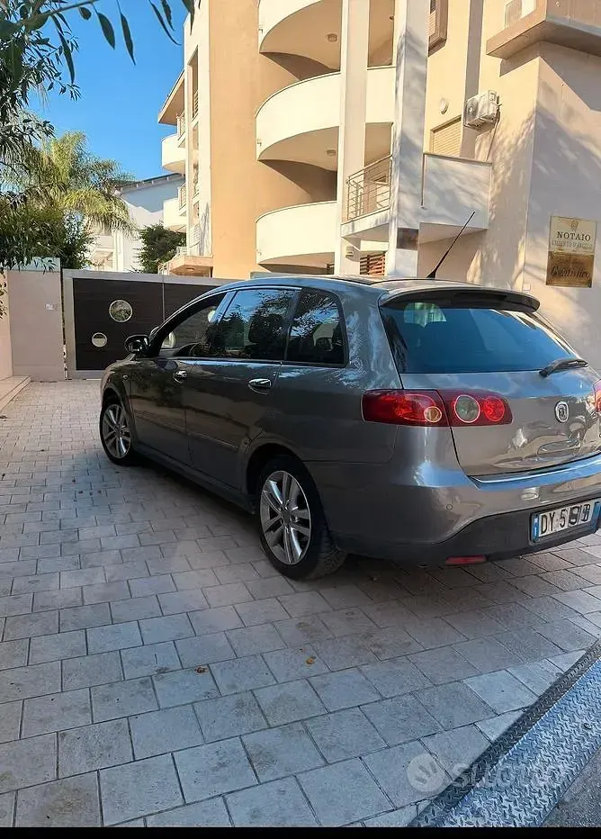 Usata Fiat Croma 150 CV (110 kW) 2009 Grigio Station wagon