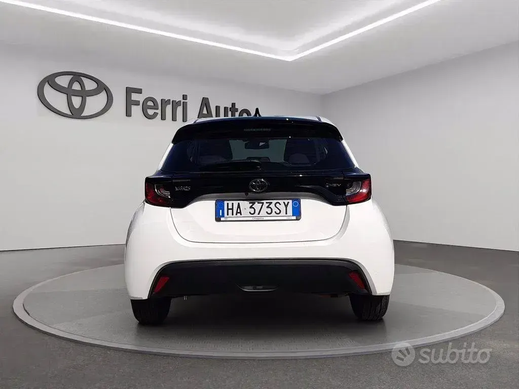 Usata Toyota Yaris Active 116 CV (85 kW) 2025 Bianco Utilitaria