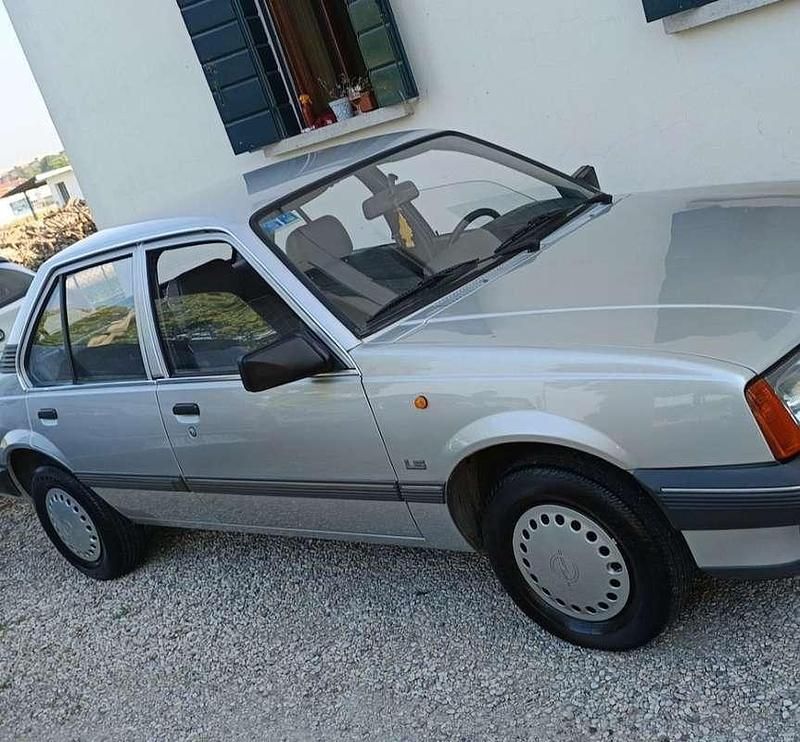 Usata Opel Ascona 60 CV (44 kW) 1986 Berlina