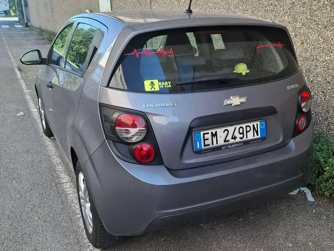 Usata Chevrolet Aveo LS 69 CV (50 kW) 2012 Grigio Berlina