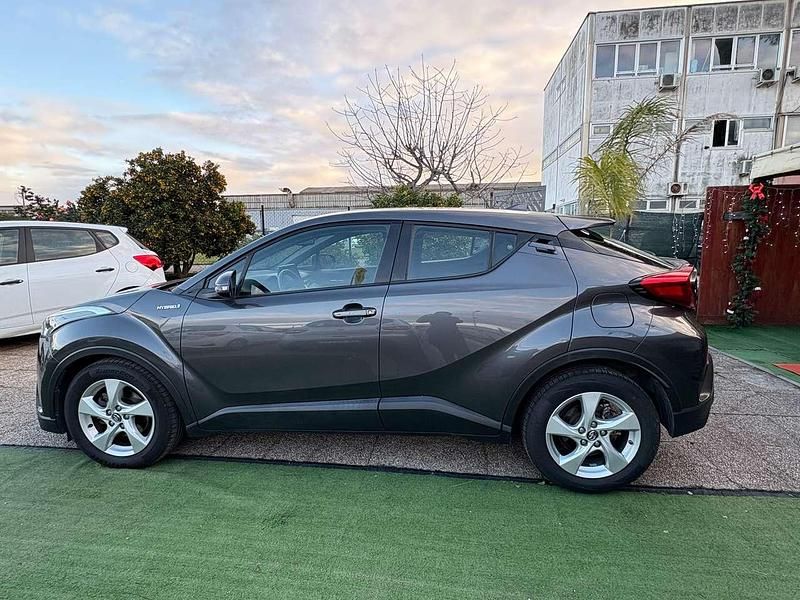Usata Toyota C-HR Active 98 CV (72 kW) 2018 Grigio SUV