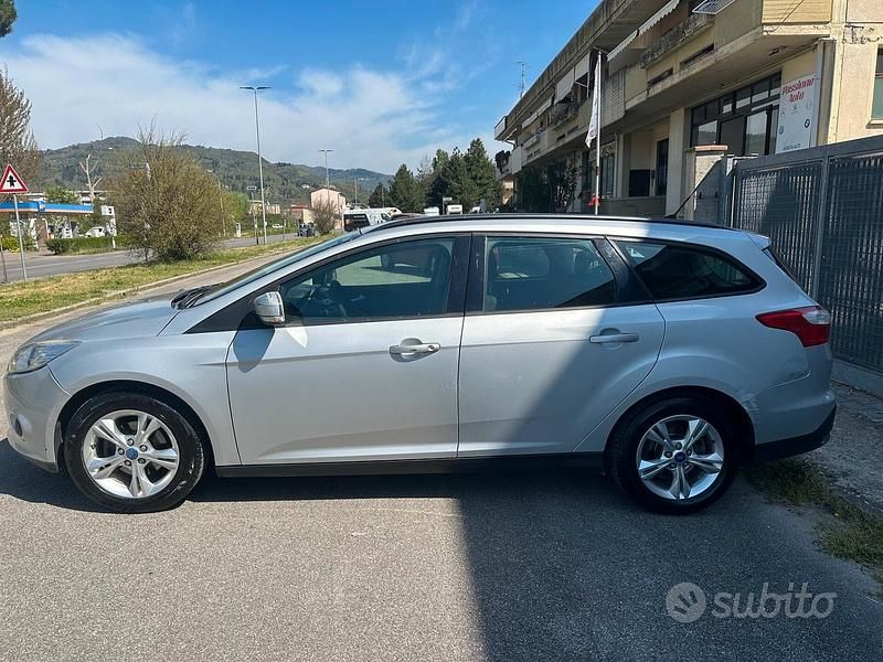 Usata Ford Focus Titanium 116 CV (85 kW) 2011 Grigio Station wagon