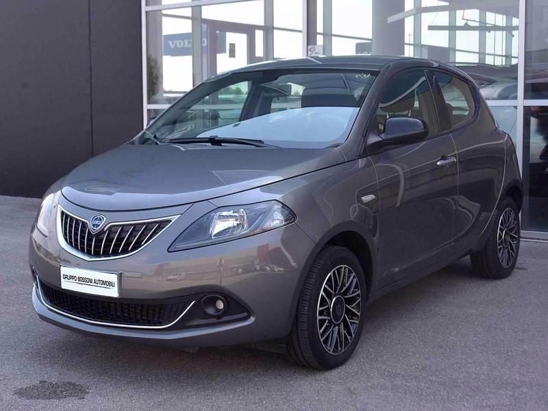 Grigio Usata 2024 Lancia Ypsilon S Due volumi | 14.600 € (Buon prezzo) - Immagine 1/4