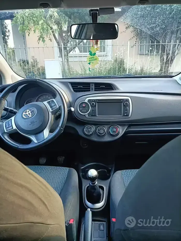 Usata Toyota Yaris 90 CV (66 kW) 2013 Bianco Utilitaria