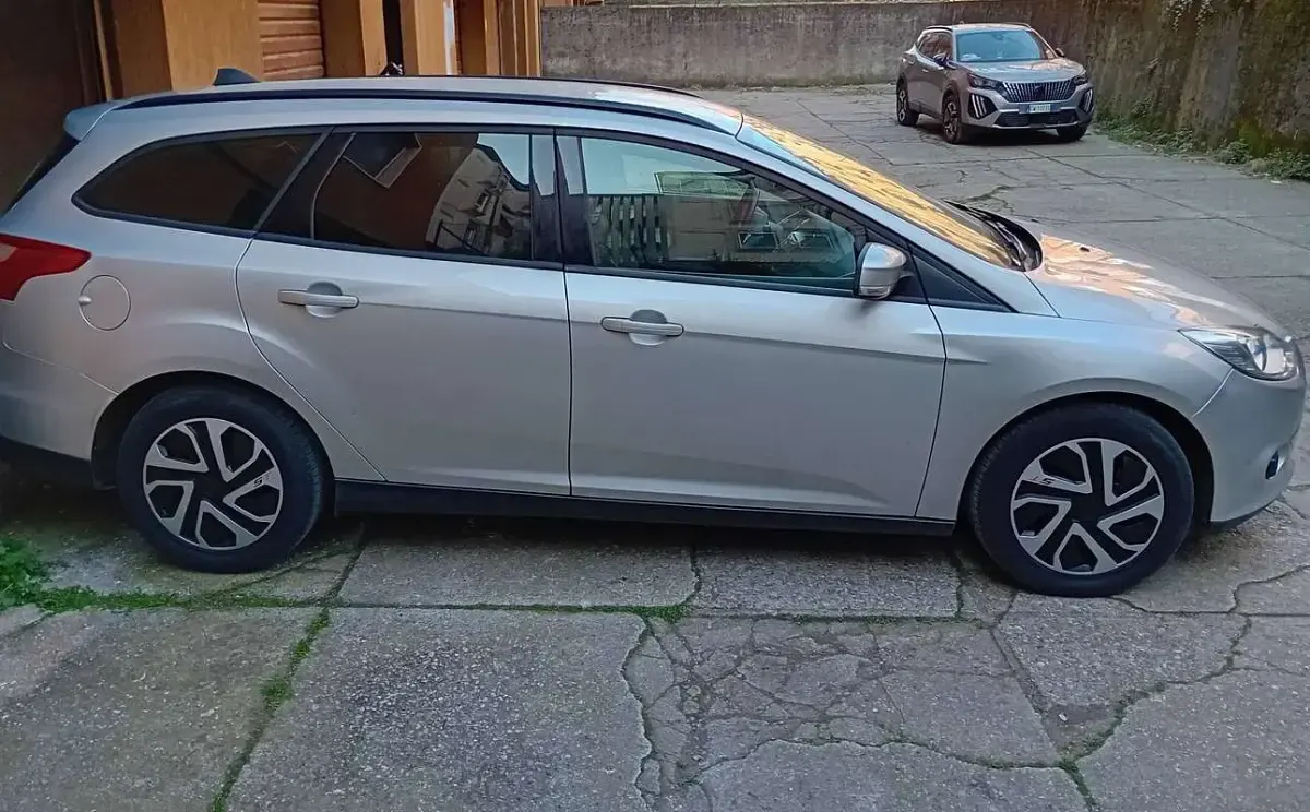Usata Ford Focus S 101 CV (74 kW) 2015 Argento Station wagon