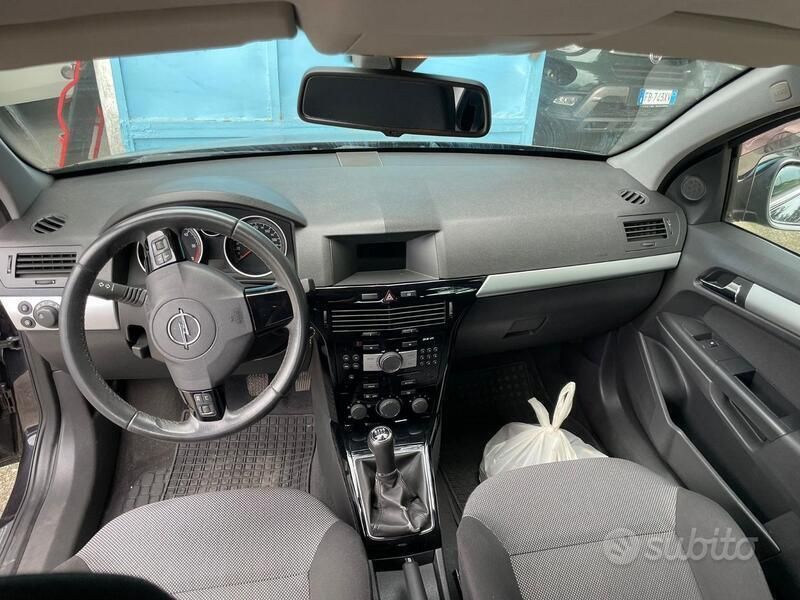 Usata Opel Astra 82 CV (60 kW) 2010 Nero Station wagon