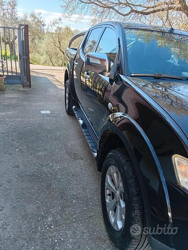 Usata Mitsubishi L 178 CV (130 kW) 2011 Nero Pick-up