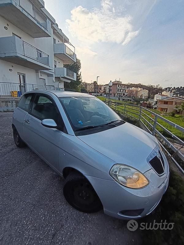 Usata Lancia Ypsilon 80 CV (58 kW) 2009 Grigio Utilitaria