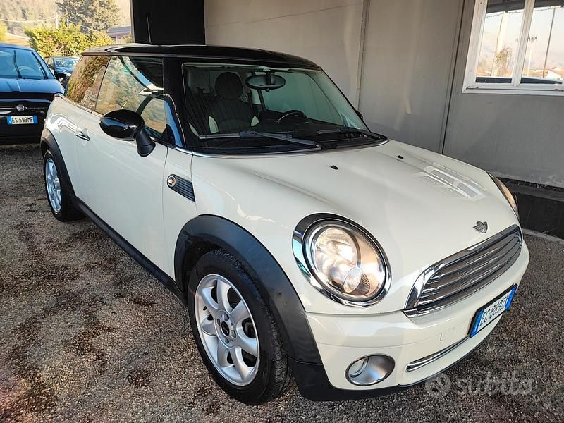 Usata Mini Cooper 122 CV (89 kW) 2010 Beige Utilitaria