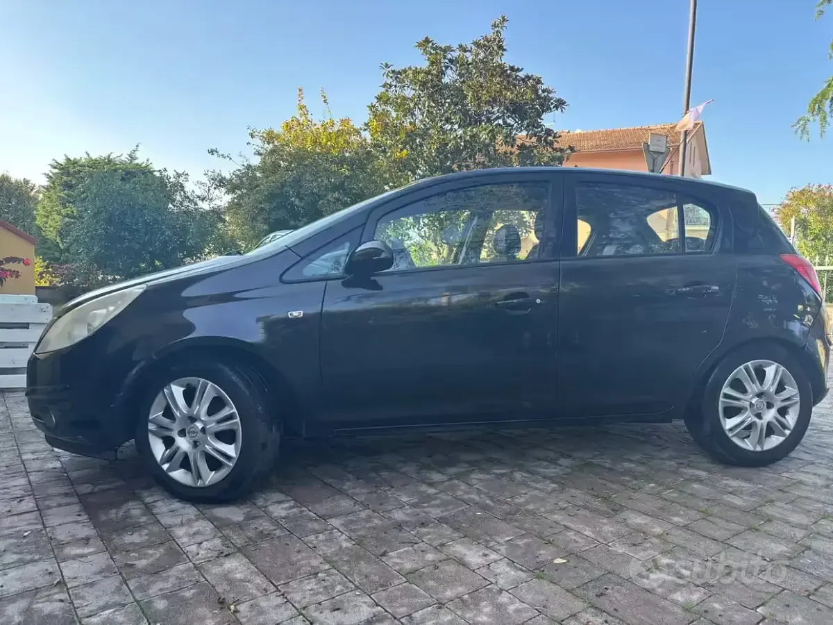 Usata Opel Corsa 80 CV (58 kW) 2009 Nero Utilitaria