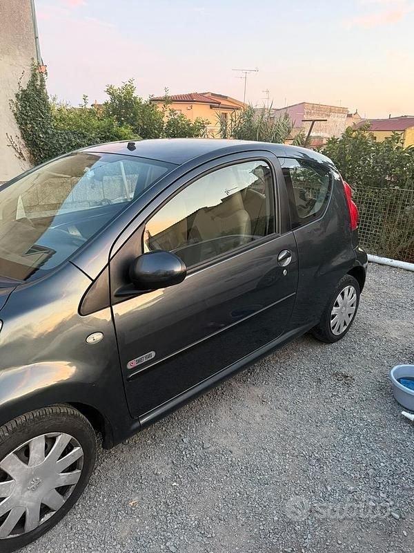 Usata Peugeot 107 68 CV (50 kW) 2007 Grigio Utilitaria