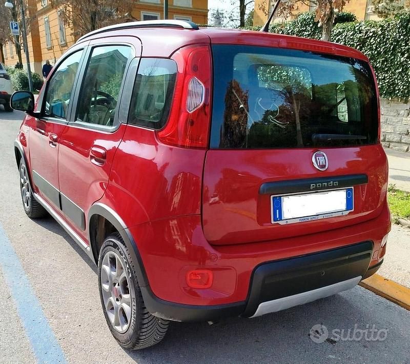 Usata Fiat Panda Trekking 85 CV (62 kW) 2016 Rosso Utilitaria