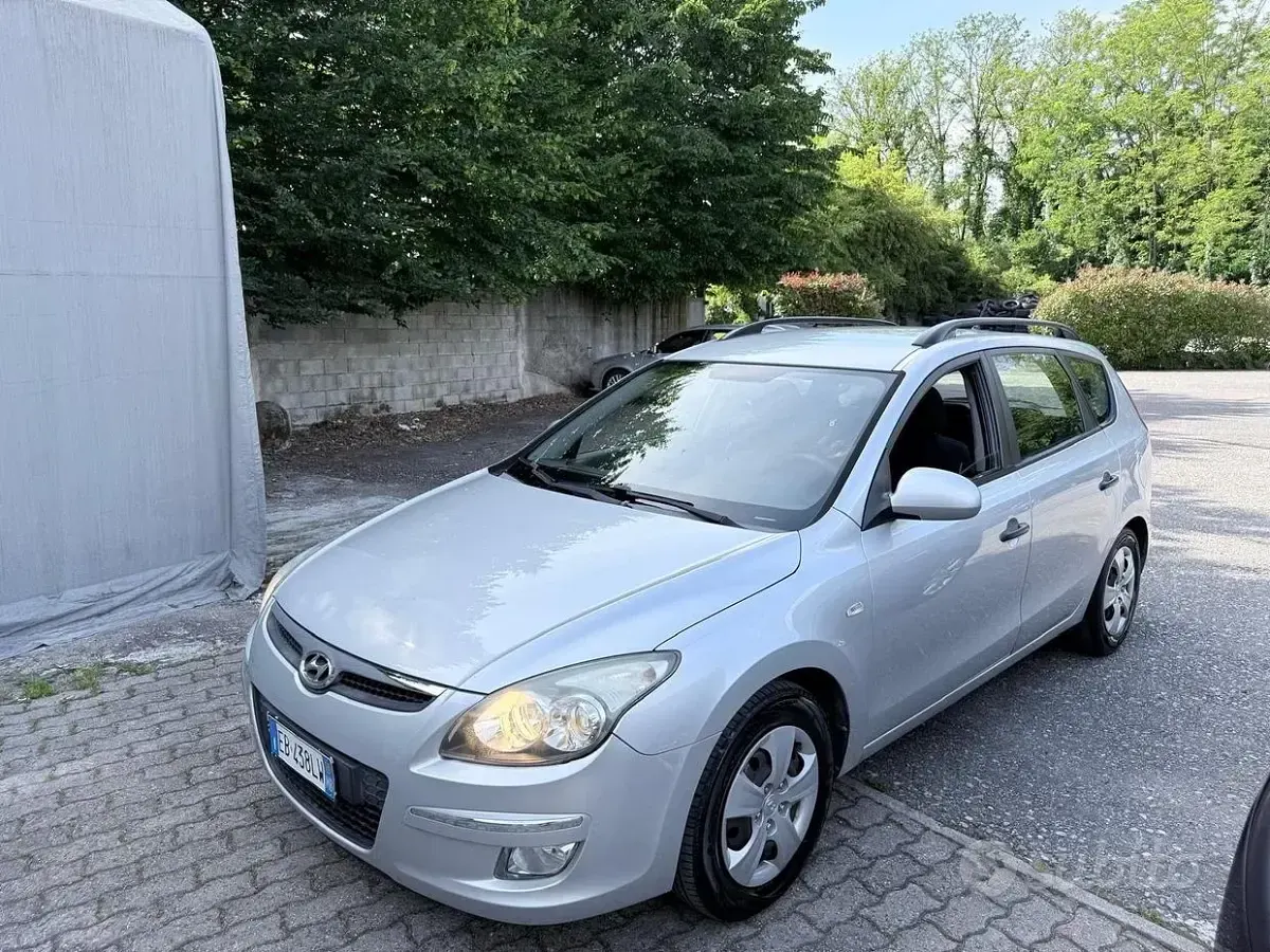 Usata Hyundai i30 Active 109 CV (80 kW) 2010 Grigio Station wagon
