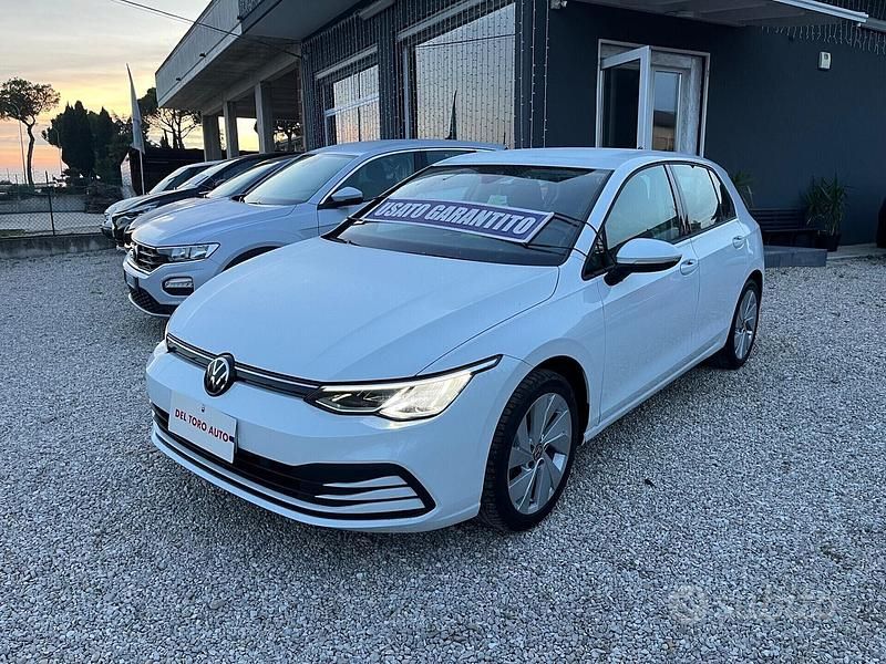 Usata VW Golf VII Life 110 CV (80 kW) 2021 Bianco Utilitaria