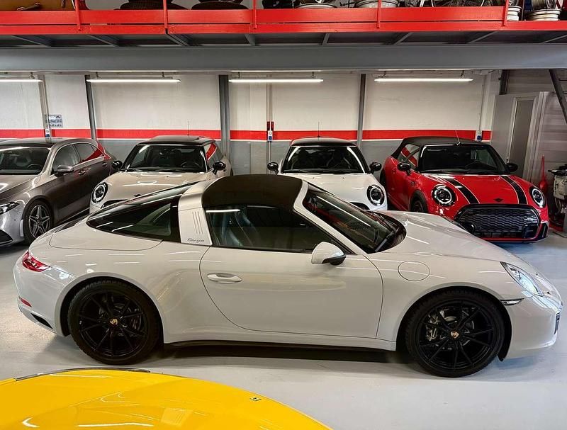 Usata Porsche 991 370 CV (272 kW) 2018 Grigio gesso Cabrio